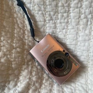 Canon PowerShot SD1100 IS- ELPH 8.0MP Digital Camera - pink
